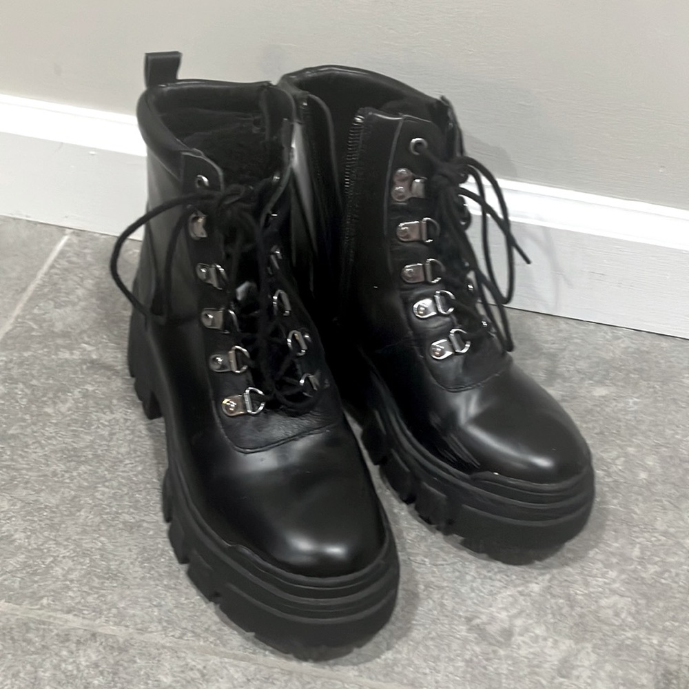 ⭐️STEEVE MADDEN LEATHER AND FUR BOOTS⭐️ Leather Platform Combat & Lace-Up Boots